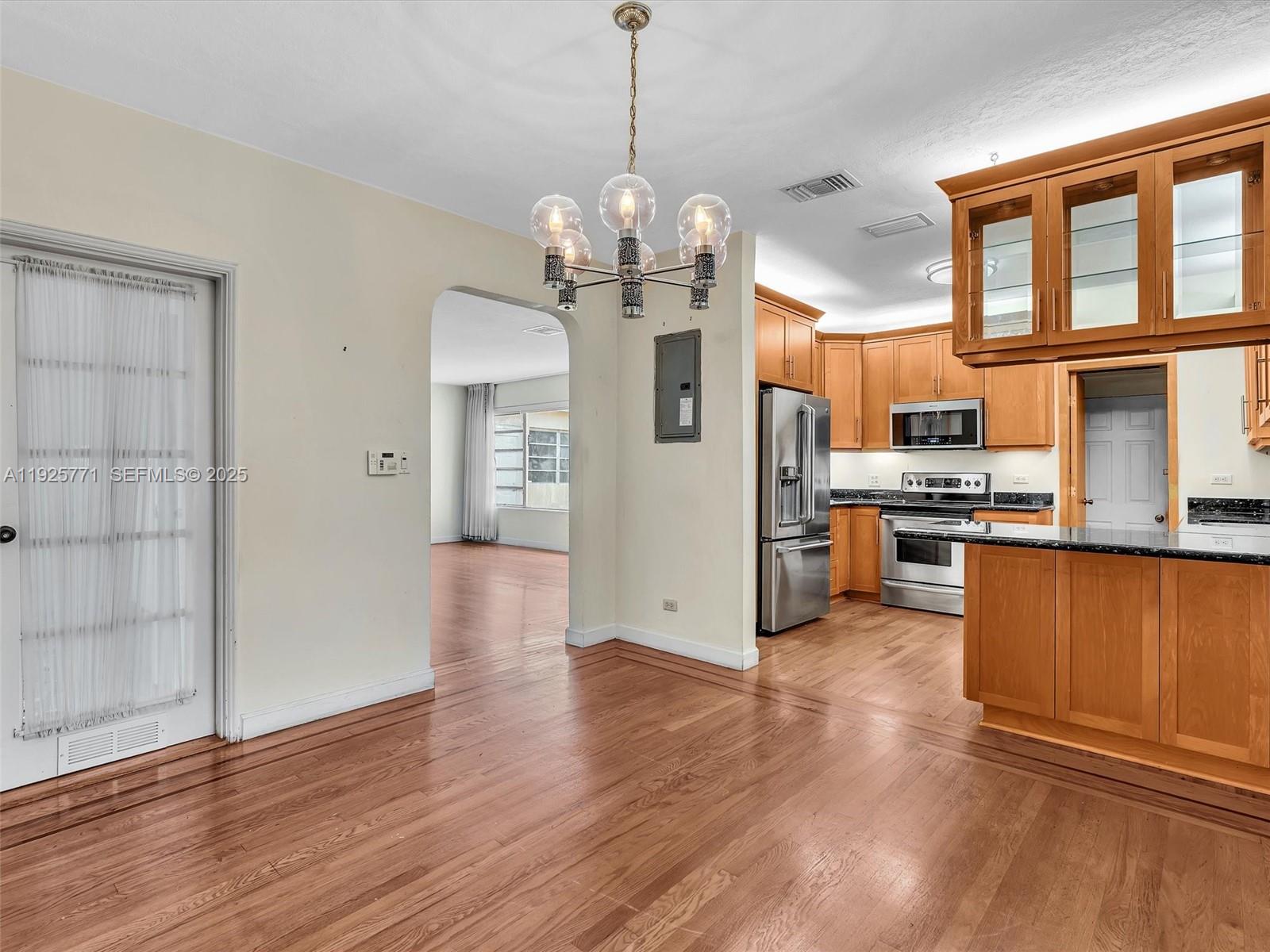 2443 Meridian Avenue Miami Beach, FL 33140 - Photo 17 of 46