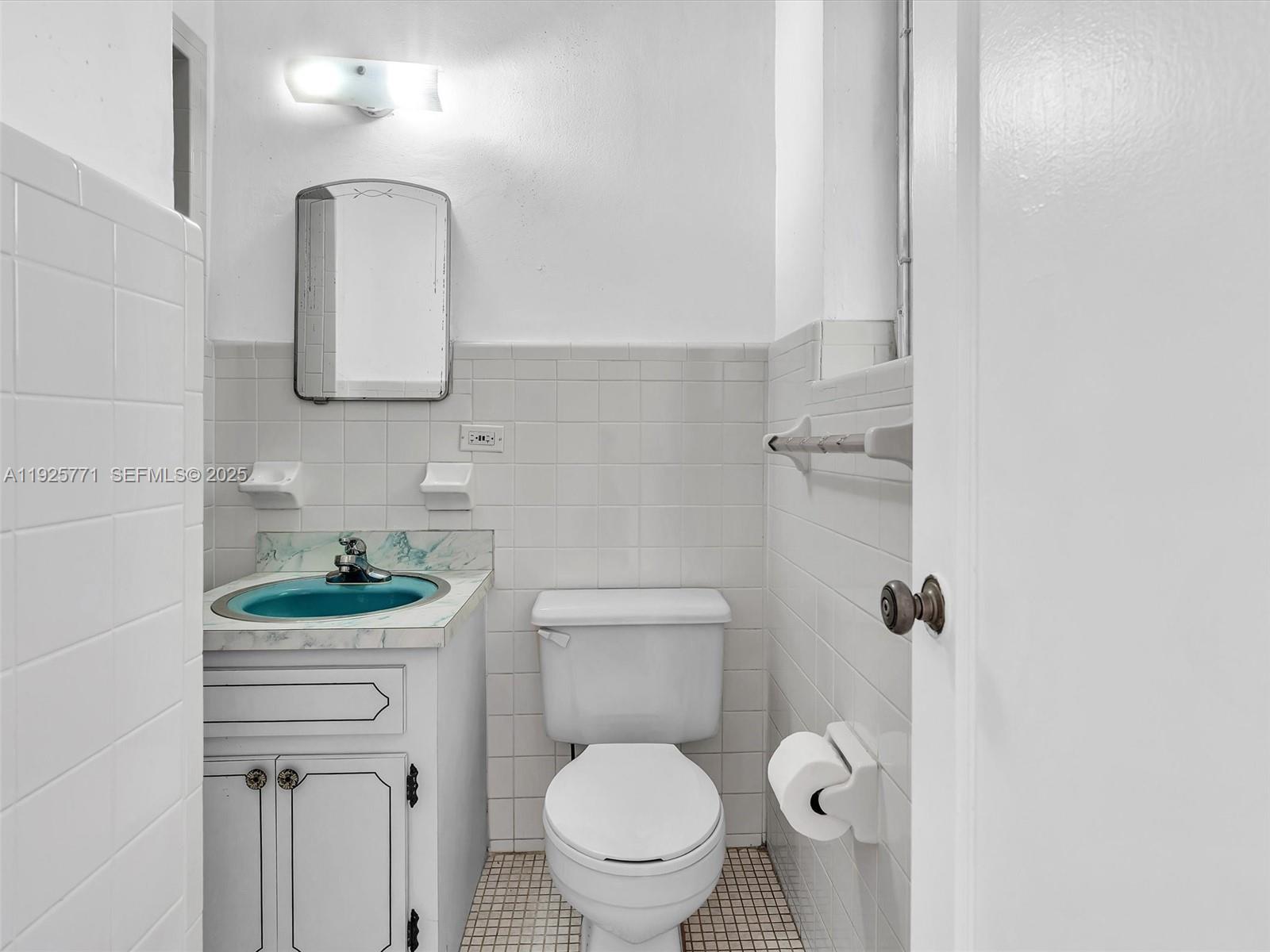 2443 Meridian Avenue Miami Beach, FL 33140 - Photo 24 of 46