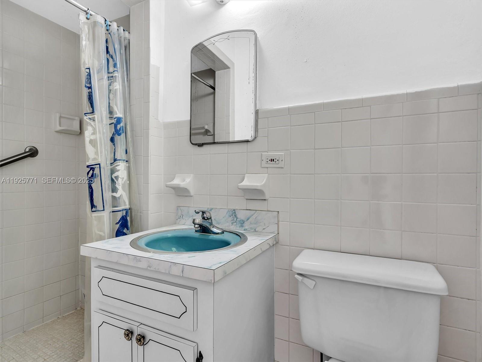 2443 Meridian Avenue Miami Beach, FL 33140 - Photo 25 of 46