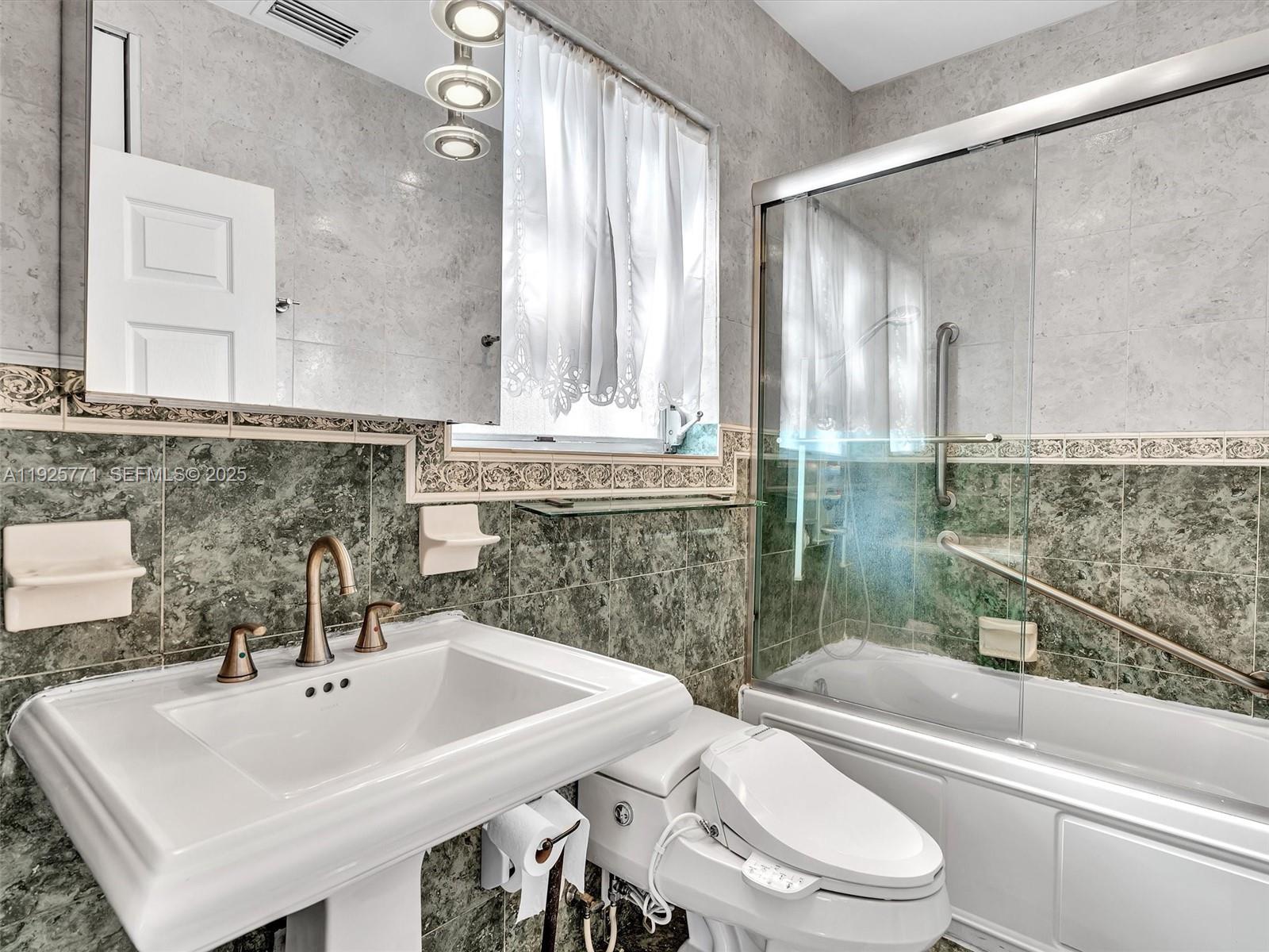 2443 Meridian Avenue Miami Beach, FL 33140 - Photo 27 of 46