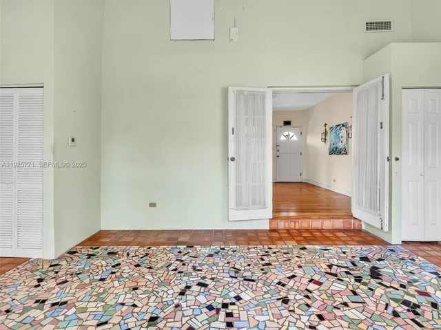 $5,000 | 2443 Meridian Avenue, Miami Beach, FL 33140