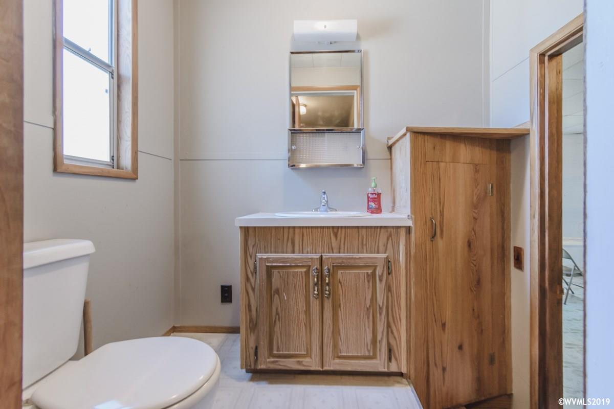 472 F Street Lebanon, OR 97355 - Photo 20 of 25