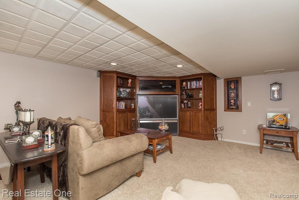 582 Bloomer Ridge Drive Rochester, MI 48307 - Photo 23 of 34