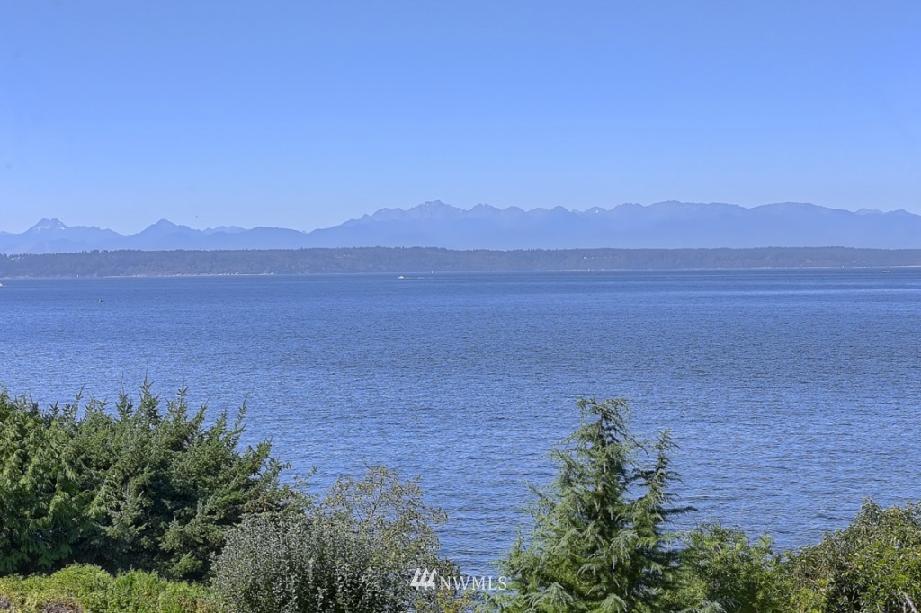17522 Talbot Road Edmonds, WA 98026 - Photo 2 of 25