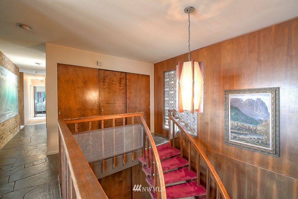 17522 Talbot Road Edmonds, WA 98026 - Photo 15 of 25