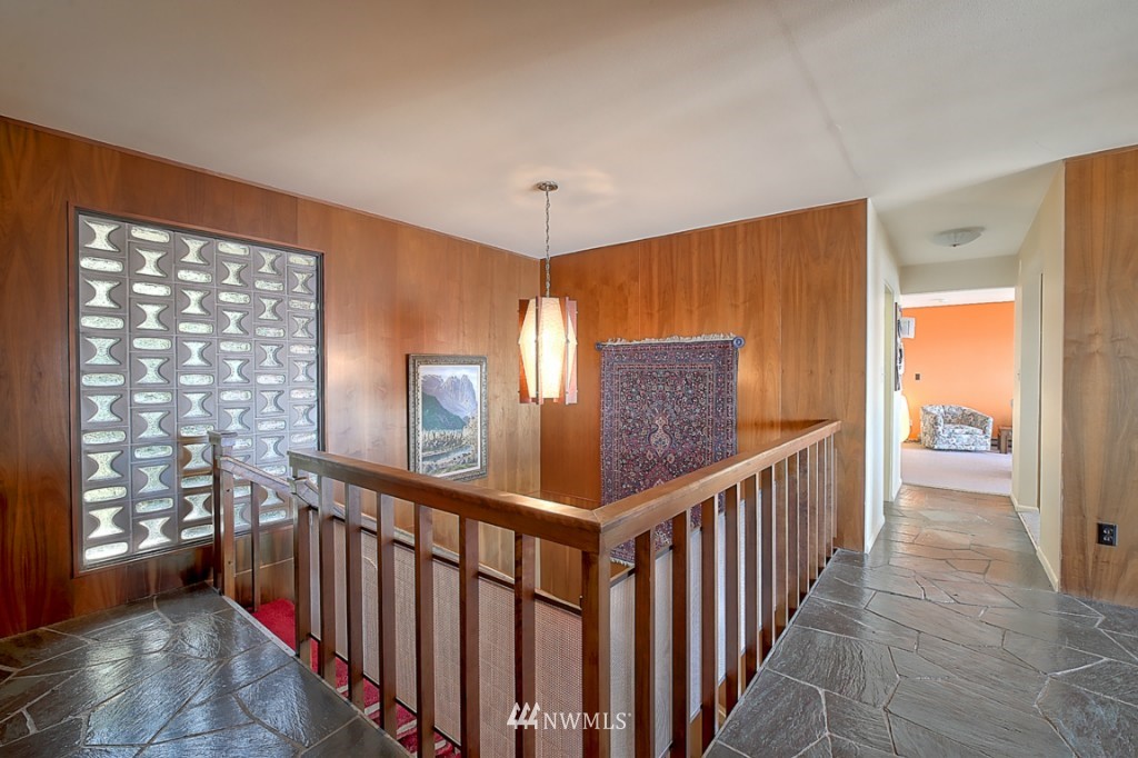 17522 Talbot Road Edmonds, WA 98026 - Photo 17 of 25