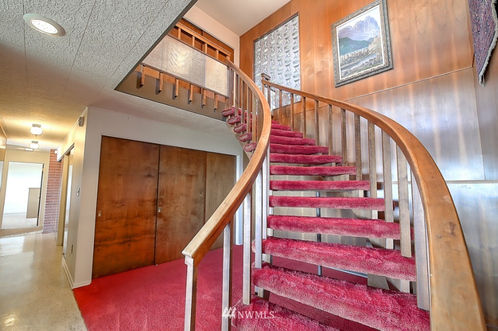 17522 Talbot Road Edmonds, WA 98026 - Photo 19 of 25