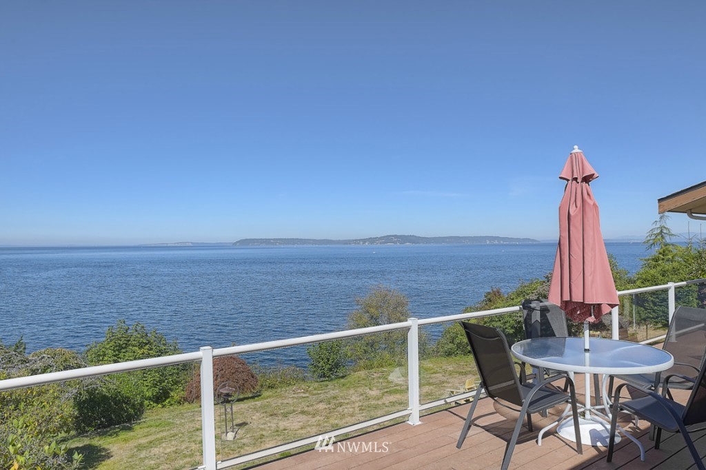 17522 Talbot Road Edmonds, WA 98026 - Photo 3 of 25