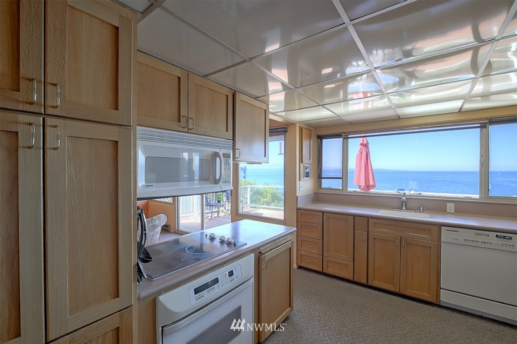 17522 Talbot Road Edmonds, WA 98026 - Photo 6 of 25