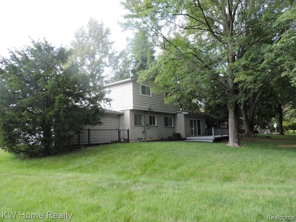 7163 Stonebrook Road West Bloomfield, MI 48322 - Photo 7 of 46 Rear Lot View-1.jpg