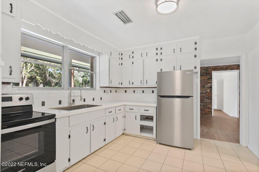 2801 Parental Home Road Jacksonville, FL 32216 - Photo 14 of 33 2801 Parental Home (20).jpg-SMALL