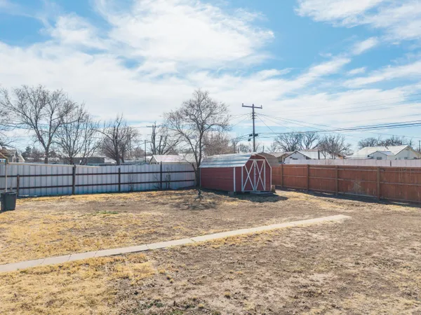 $255,000 | 1104 South Maddox Avenue, Dumas, TX 79029