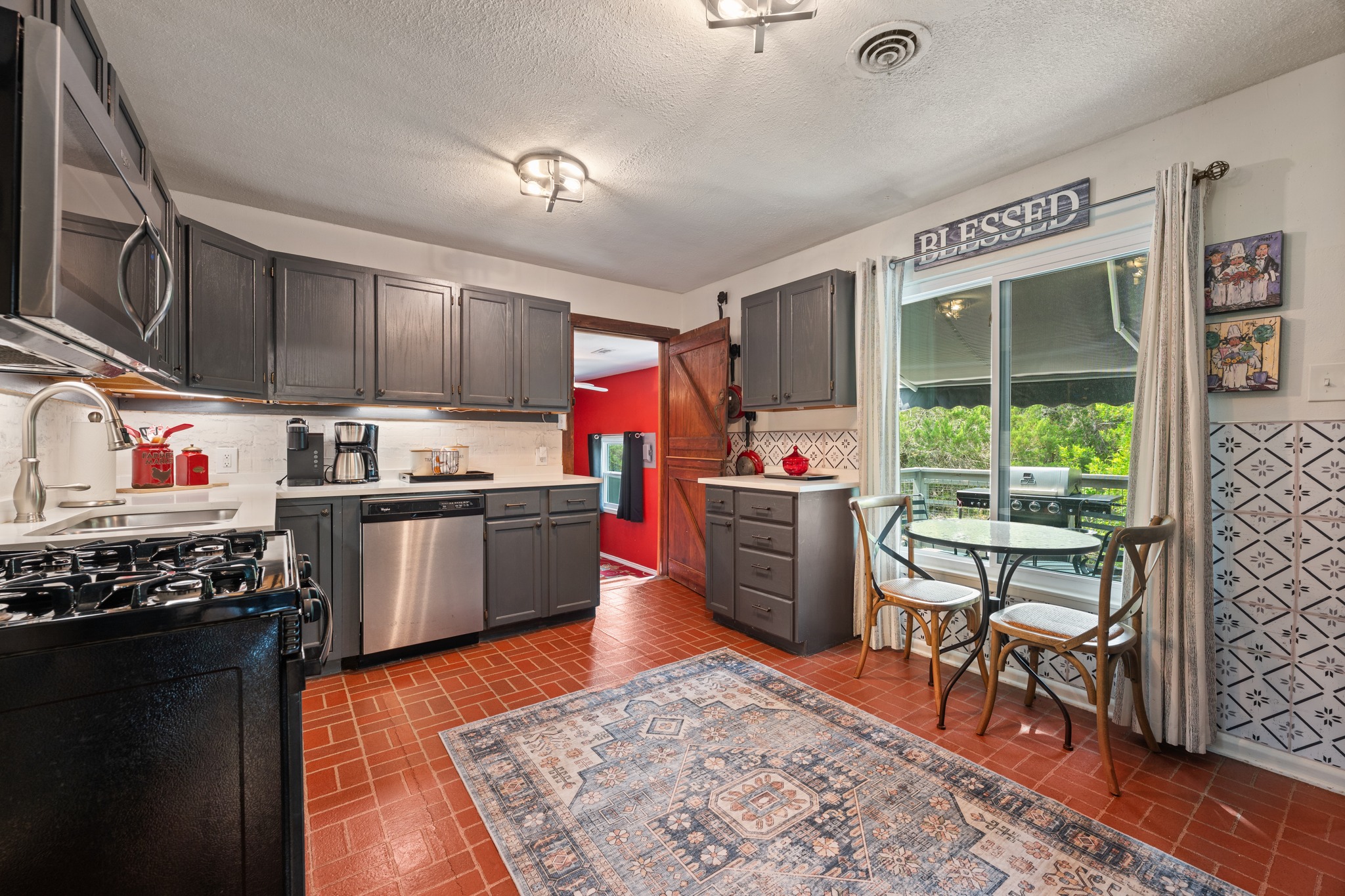 12932 Nutty Brown Road Austin, TX 78737 - Photo 23 of 40 Roadrunner - Well-equipped kitchen featuring generous workspace and abundant natural light.