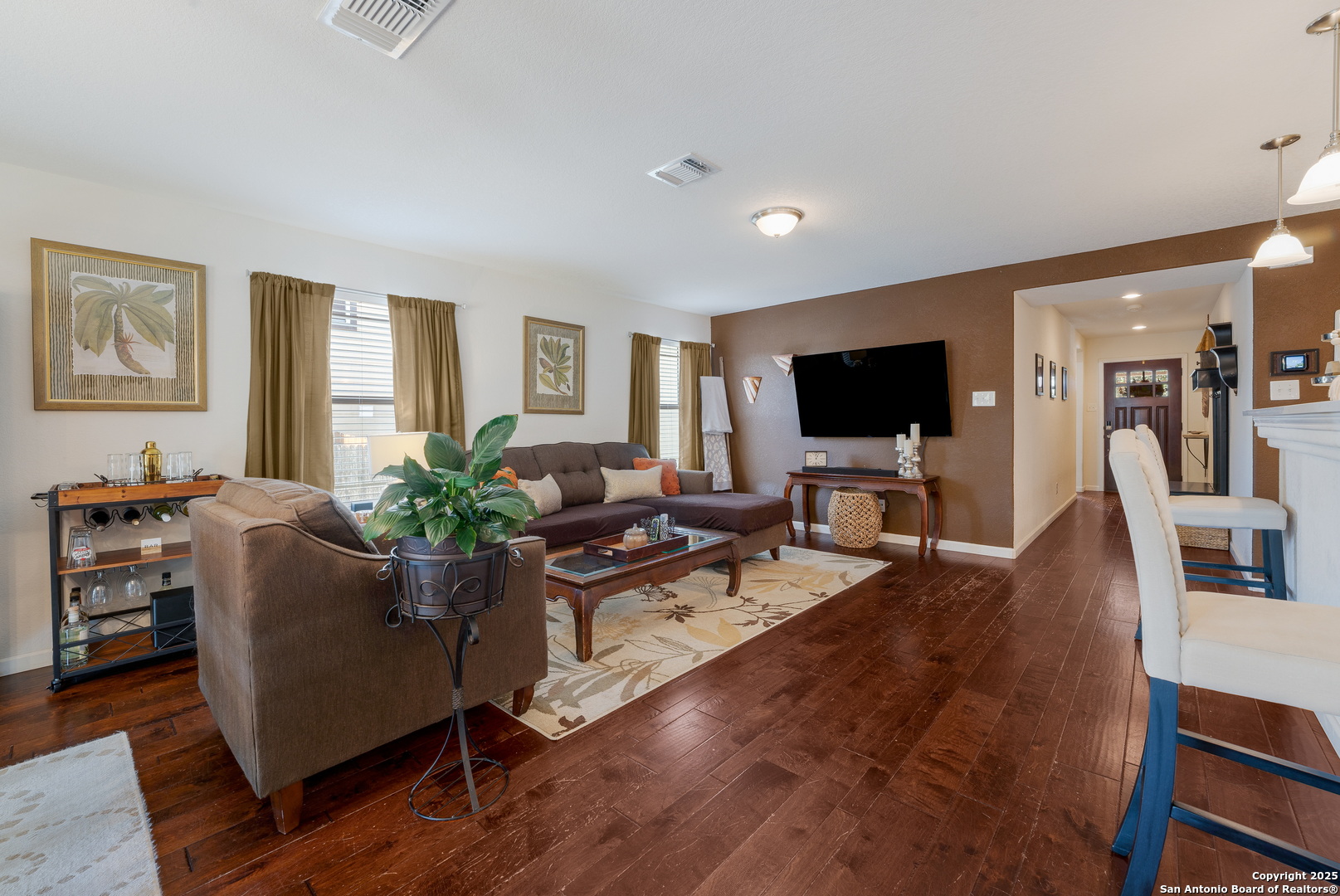 6226 Fred Couples Schertz, TX 78108 - Photo 10 of 30 a living room with furniture and a flat screen tv