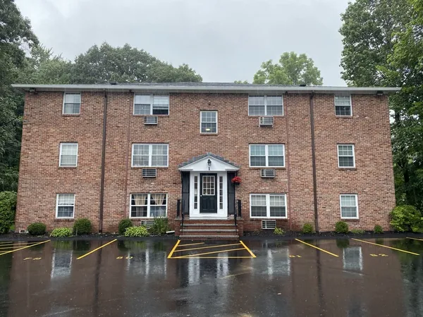 $2,800 | 1 Colonial Village Drive, Unit 12, Arlington, MA 02474