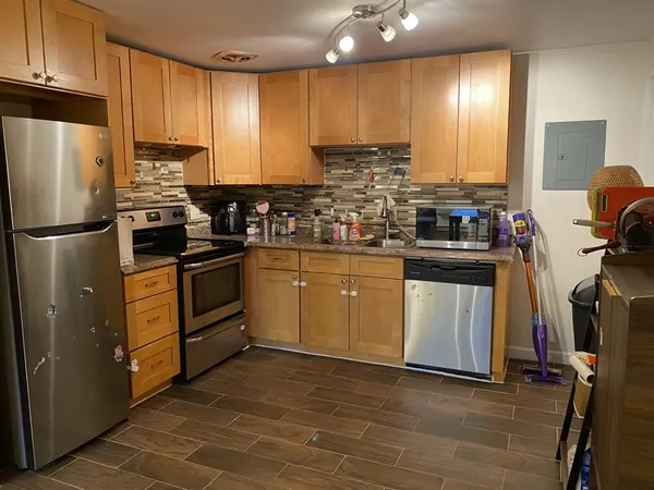 $2,800 | 1 Colonial Village Drive, Unit 12, Arlington, MA 02474