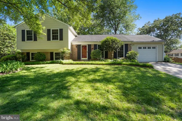 $850,000 | 9501 Wallingford Drive, Burke, VA 22015