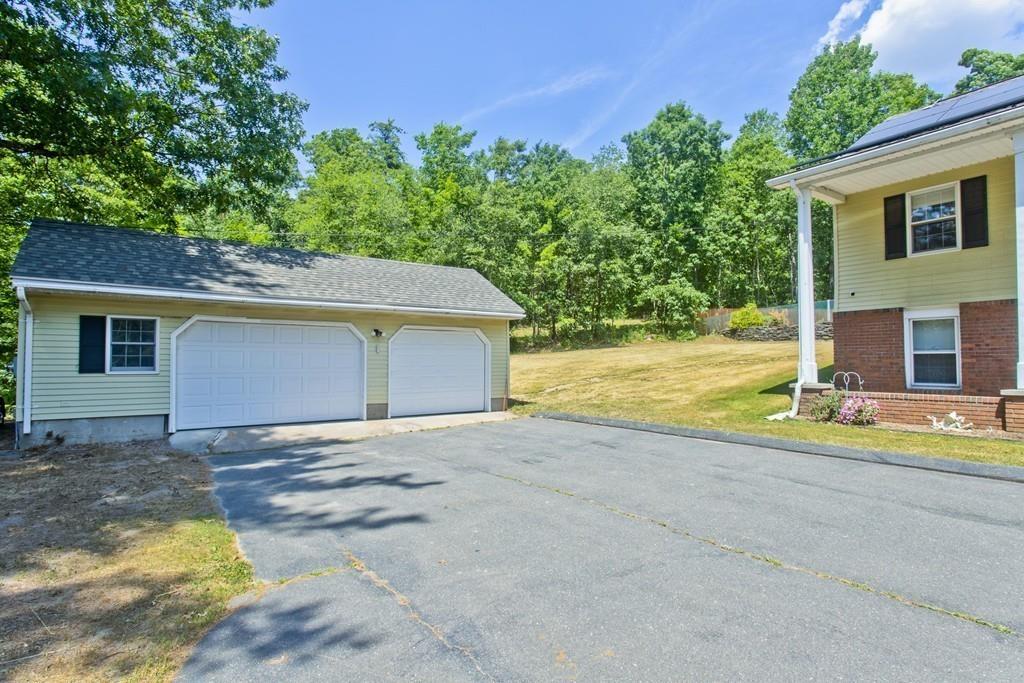 107 Middle Road Southampton, MA 01073 - Photo 3 of 41