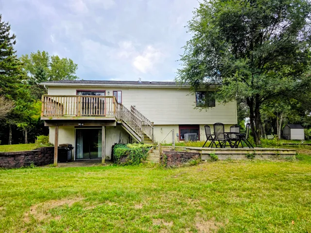 $215,000 | 808 Rolling Meadows Drive, Quincy, MI 49082