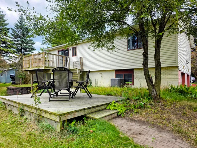 $215,000 | 808 Rolling Meadows Drive, Quincy, MI 49082