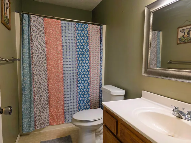 $215,000 | 808 Rolling Meadows Drive, Quincy, MI 49082