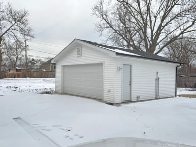 $2,950 | 5552 Lyman Avenue, Downers Grove, IL 60516