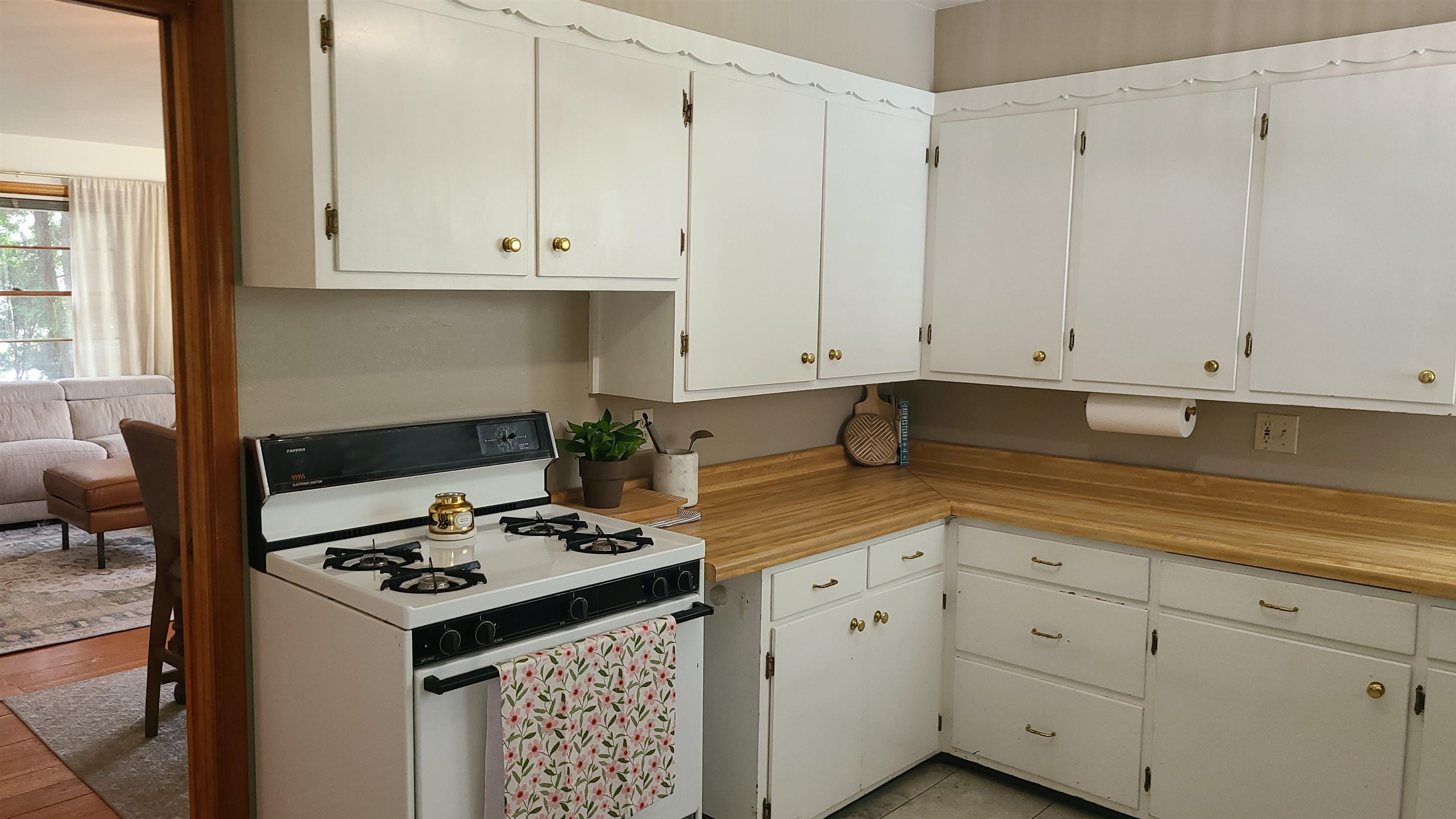910 Catherine Street Green Bay, WI 54301 - Photo 7 of 27