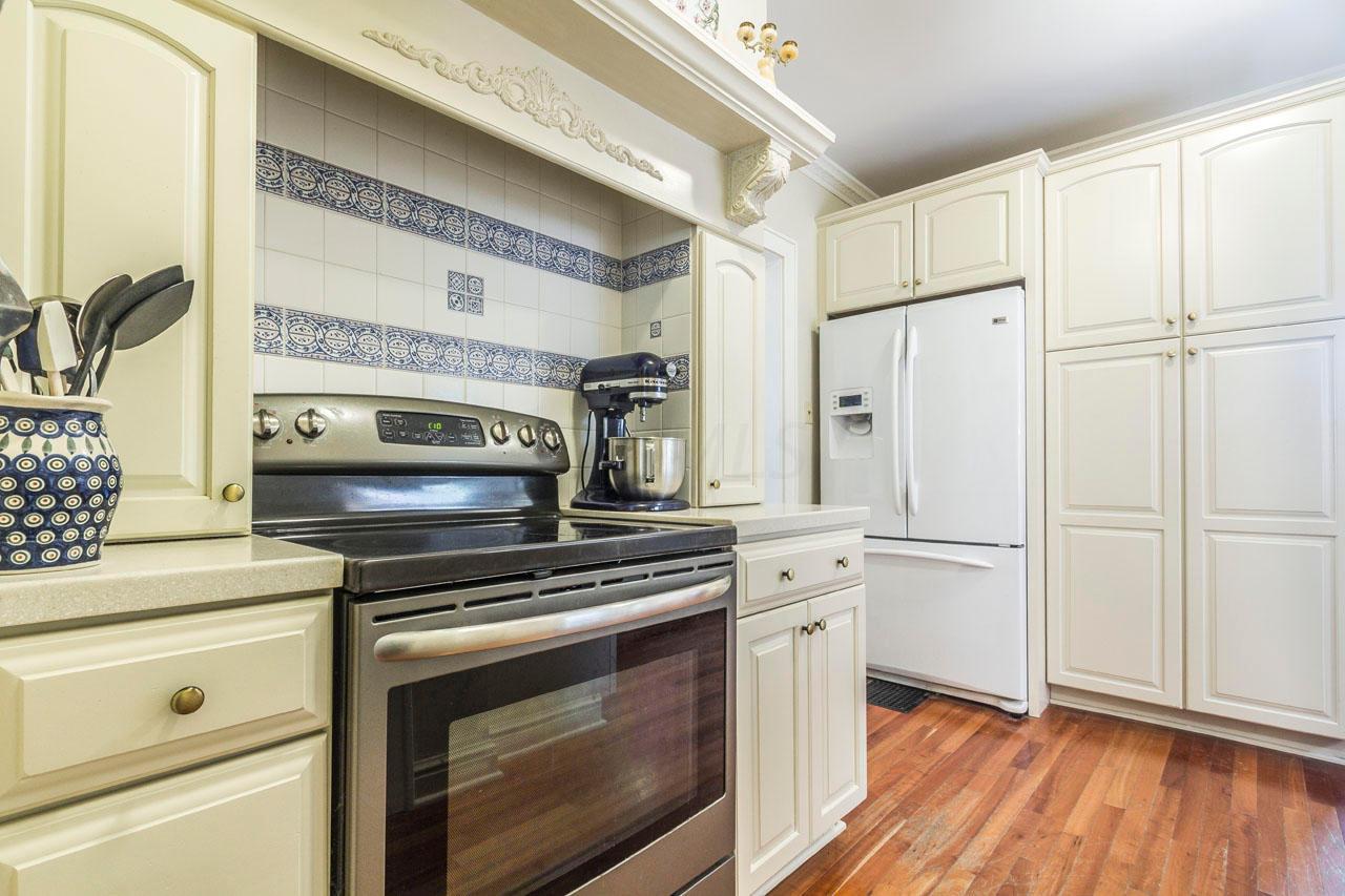 852 South Cassingham Road Columbus, OH 43209 - Photo 25 of 73
