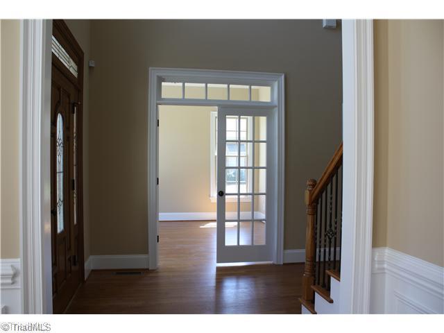 5009 Bennington Way High Point, NC 27262 - Photo 4 of 14 Living Room.