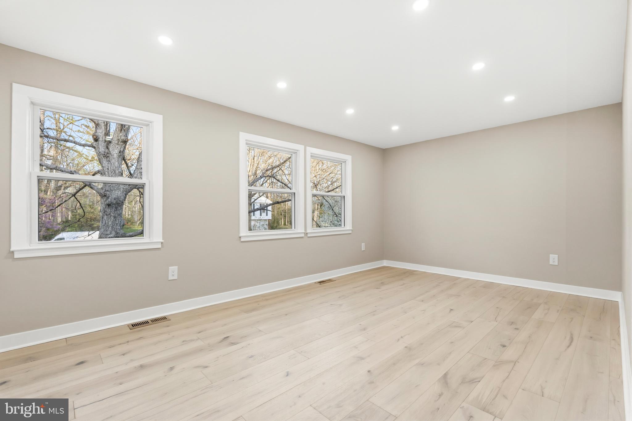 1840 Post Oak Trail Reston, VA 20191 - Photo 35 of 46 a view of empty room with window