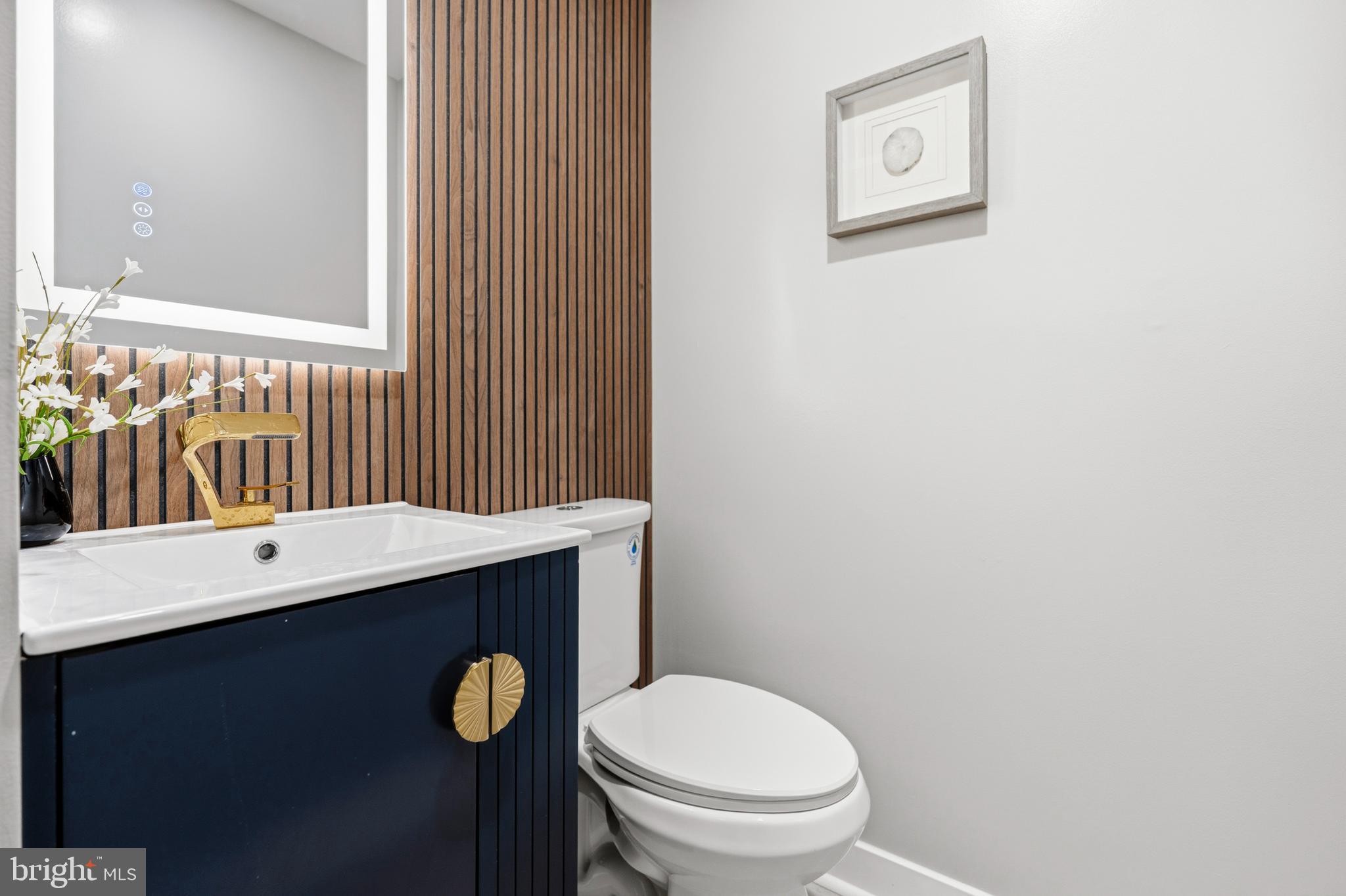 1840 Post Oak Trail Reston, VA 20191 - Photo 10 of 47 a bathroom with a toilet a sink and mirror