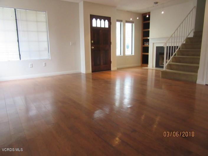 3624 Olds Road Oxnard, CA 93033 - Photo 3 of 29 Living Room1.2