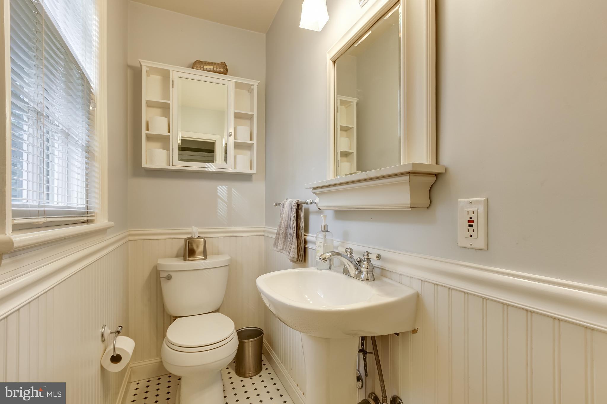 405 Mansfield Road Silver Spring, MD 20910 - Photo 15 of 47 Main Level Powder Room
