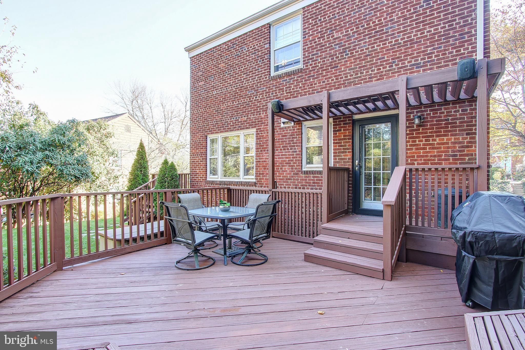 405 Mansfield Road Silver Spring, MD 20910 - Photo 34 of 47 Spacious Deck with Built-in bench