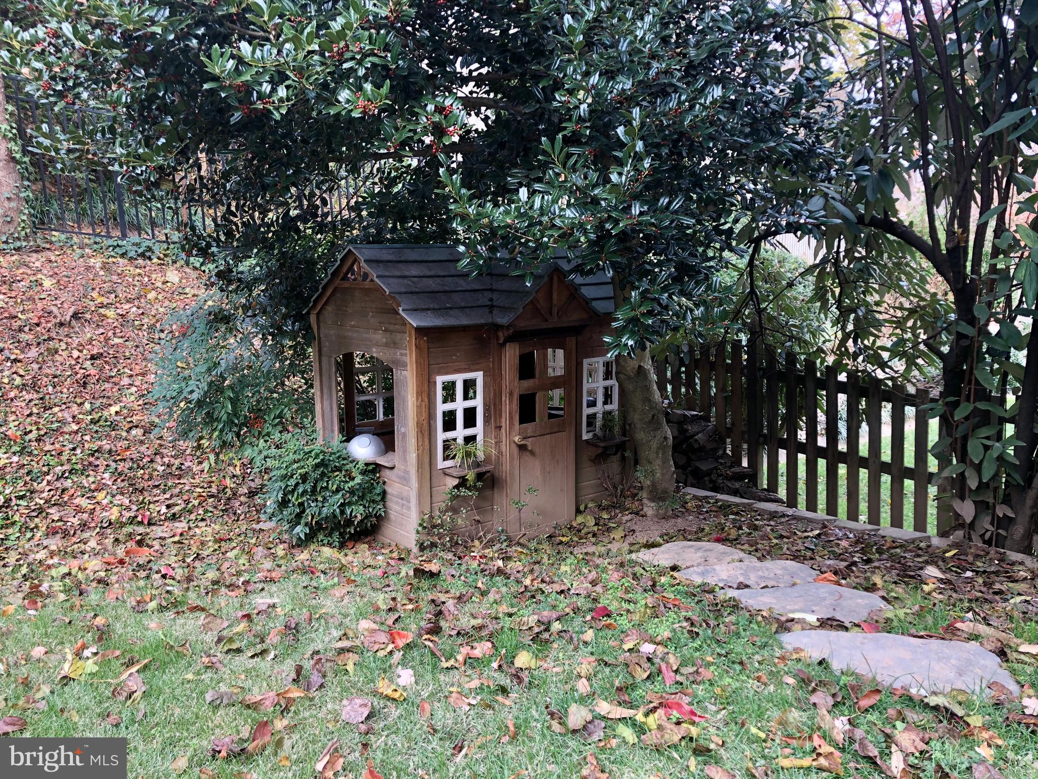 405 Mansfield Road Silver Spring, MD 20910 - Photo 36 of 47 Playhouse Conveys