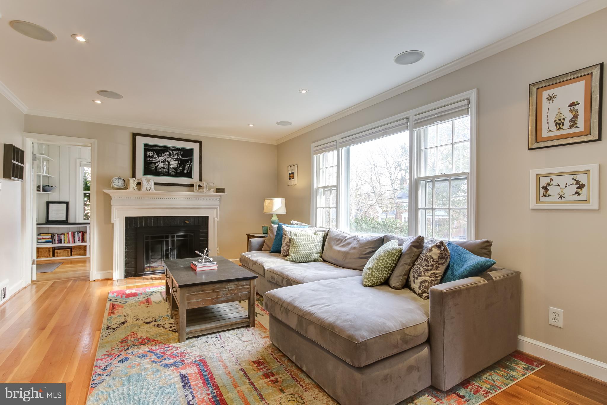 405 Mansfield Road Silver Spring, MD 20910 - Photo 5 of 47 Spacious and Sunlit Living Room