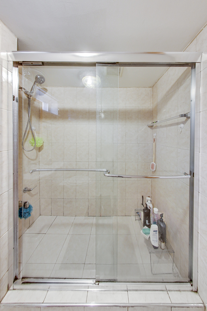 Undisclosed Address Chicago, IL 60625 - Photo 27 of 30 a bathroom with a shower