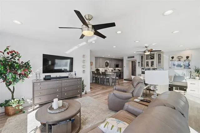 $1,145,000 | 5400 Gulf Drive, Unit 32, Holmes Beach, FL 34217