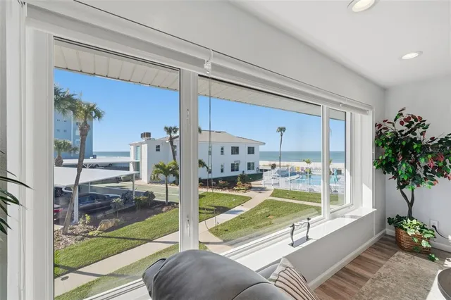 $1,145,000 | 5400 Gulf Drive, Unit 32, Holmes Beach, FL 34217