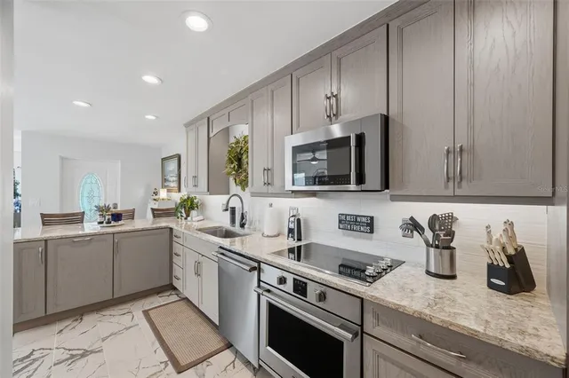 $1,145,000 | 5400 Gulf Drive, Unit 32, Holmes Beach, FL 34217