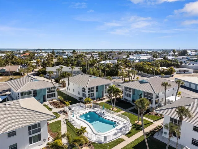 $1,145,000 | 5400 Gulf Drive, Unit 32, Holmes Beach, FL 34217