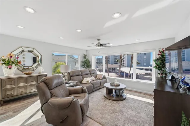 $1,145,000 | 5400 Gulf Drive, Unit 32, Holmes Beach, FL 34217