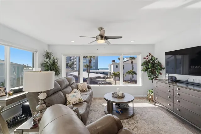 $1,145,000 | 5400 Gulf Drive, Unit 32, Holmes Beach, FL 34217