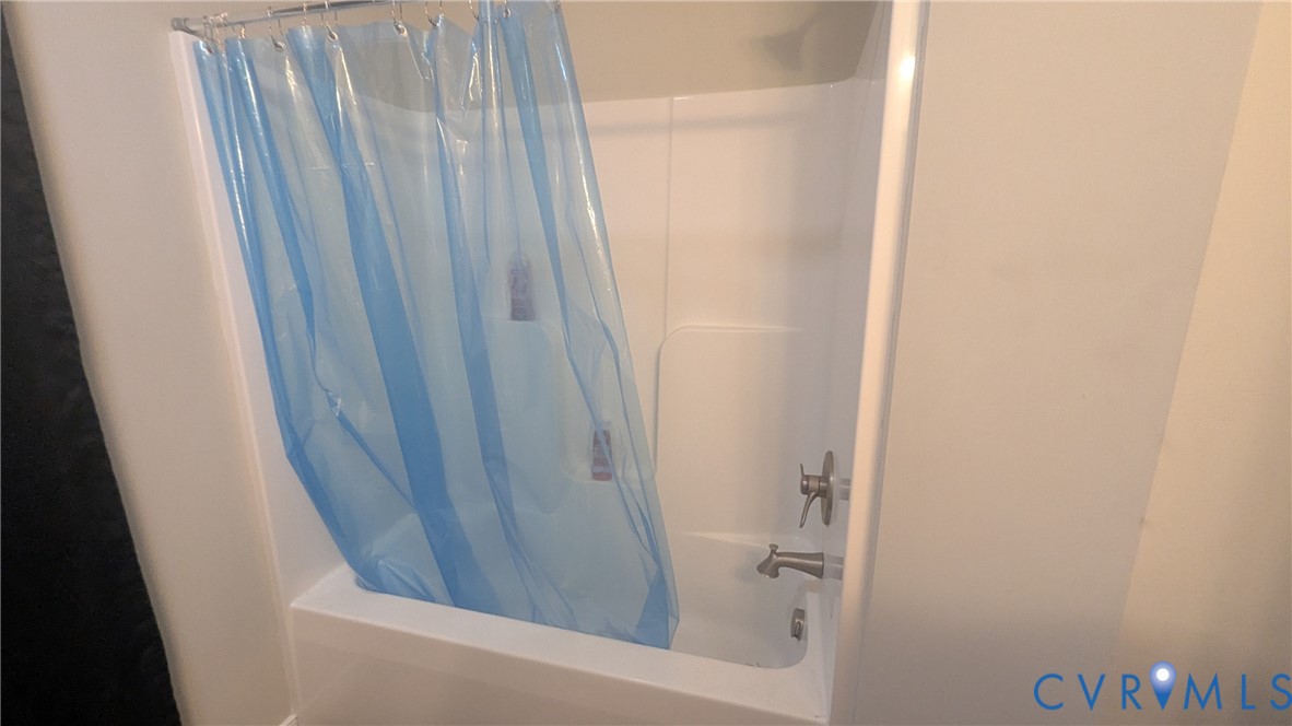 24580 St James Road Jetersville, VA 23083 - Photo 32 of 48 White acrylic tub and shower combination with brus