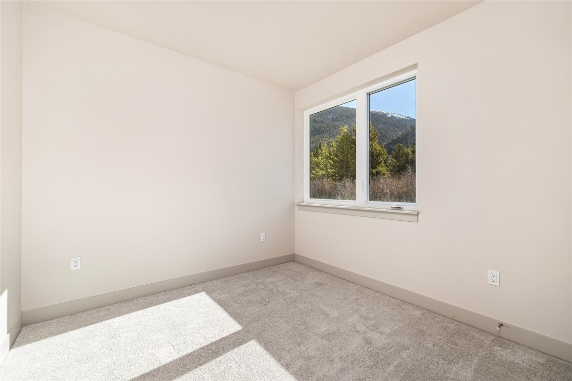 628 Montezuma Road, Unit D1 Keystone, CO 80435 - Photo 17 of 29 an empty room with a window