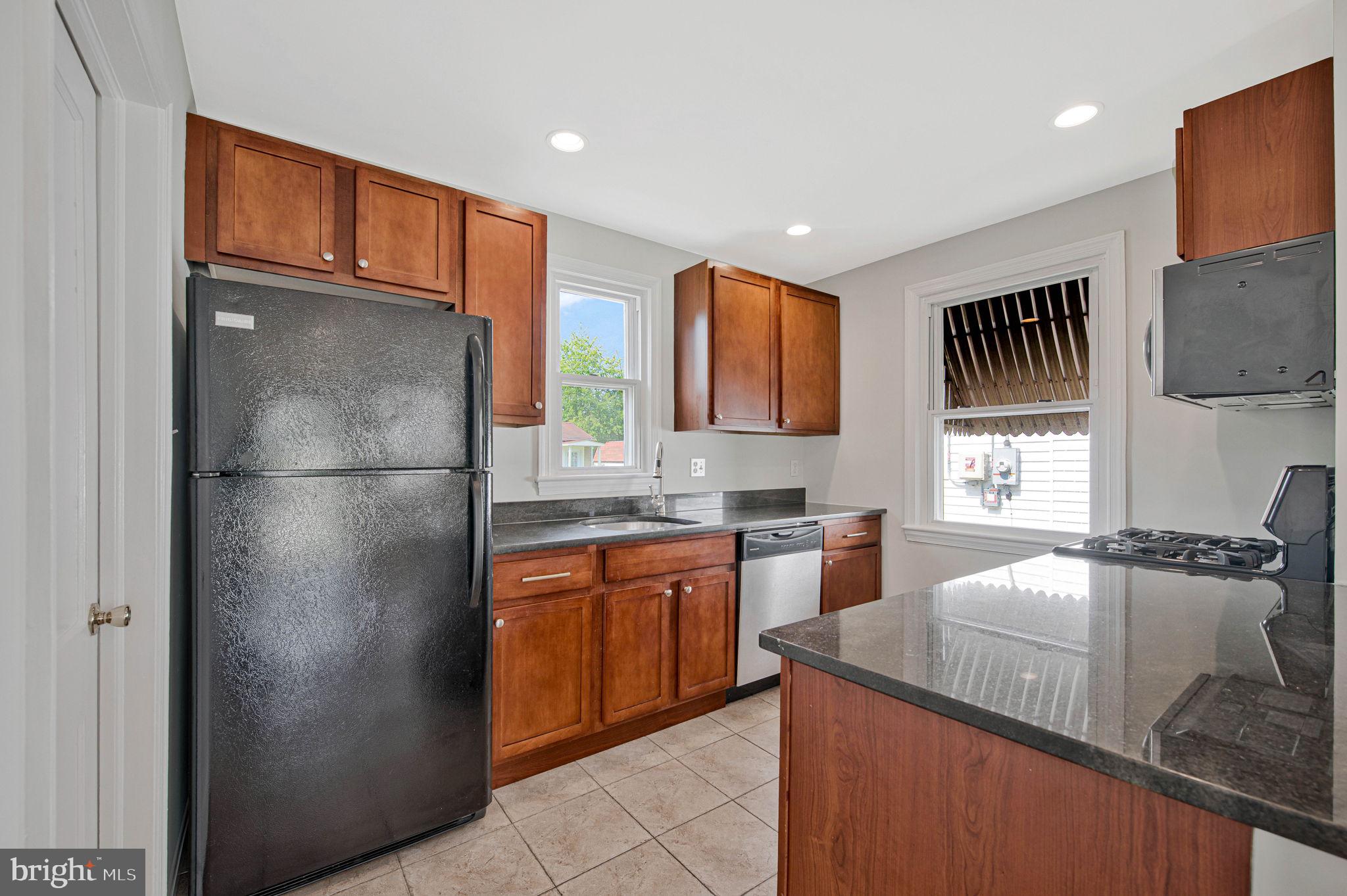 5007 Somerset Road Riverdale, MD 20737 - Photo 7 of 32 Kitchen with granite counters