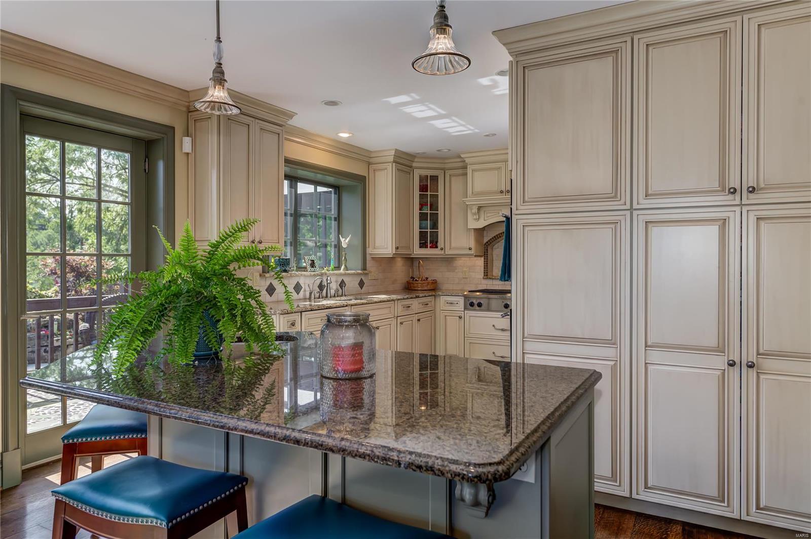 9222 Sappington Road St. Louis, MO 63126 - Photo 10 of 62 Gallery Image 10