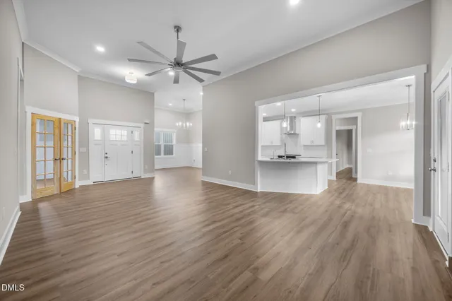 a black and white photo of a room