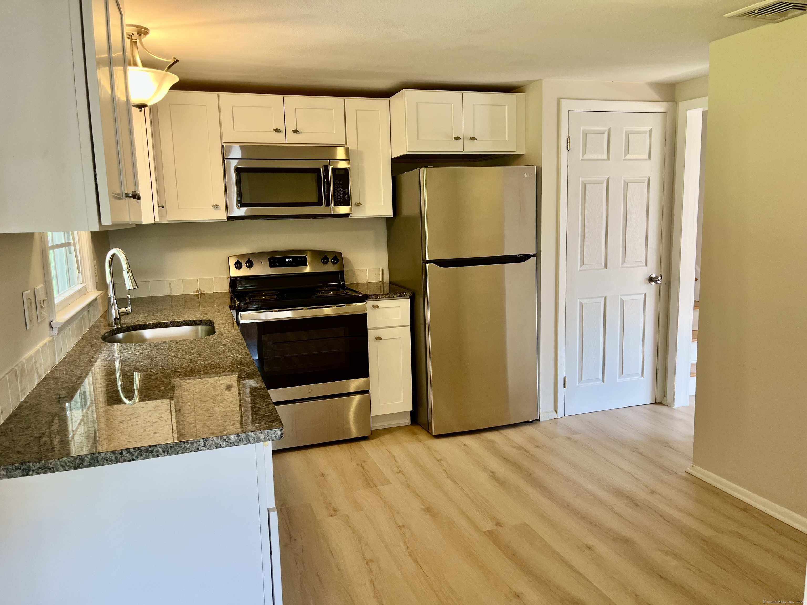 11 Cornwall Road Norwalk, CT 06850 - Photo 8 of 18