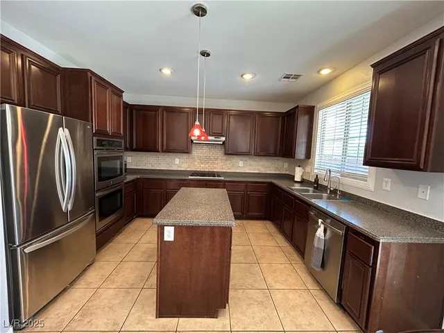 $2,900 | 5553 Fairmeade Way, Las Vegas, NV 89135